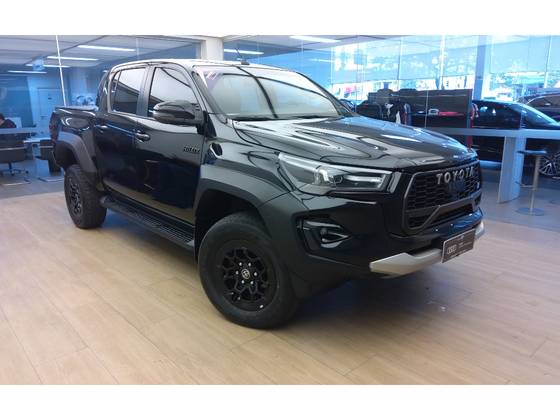 TOYOTA HILUX 2.8 D-4D TURBO DIESEL CD GR-S 4X4 AUTOMÁTICO